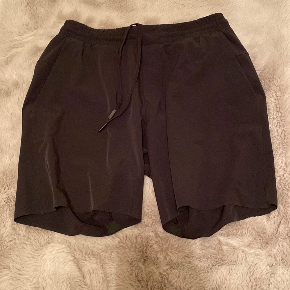 Lululemon men’s athletic shorts- great condition and has pockets